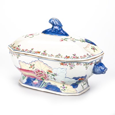 Lot 161 - A CHINESE FAMILLE ROSE 'TOBACCO LEAF' TUREEN AND COVER