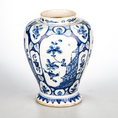 Lot 27 - AN 18TH CENTURY DUTCH DELFT VASE