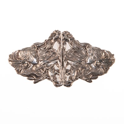 Lot 459 - AN ART NOUVEAU SILVER BELT BUCKLE