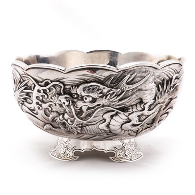 Lot 224 - A LARGE JAPANESE SILVER 'DRAGON' BOWL