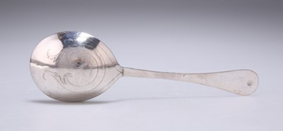 Lot 245 - AN EARLY 18TH CENTURY NORWEGIAN SILVER SPOON