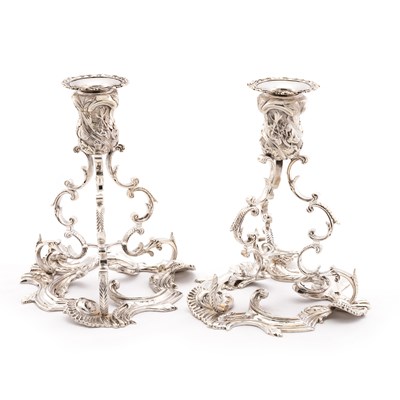 Lot 267 - A FINE PAIR OF CAST IRISH SILVER CANDLESTICKS