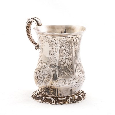 Lot 210 - A VICTORIAN SILVER MUG