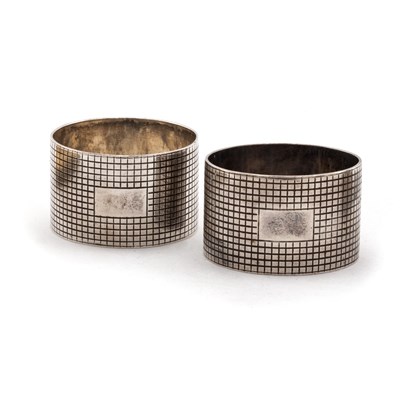 Lot 278 - A PAIR OF ELIZABETH II SILVER NAPKIN RINGS