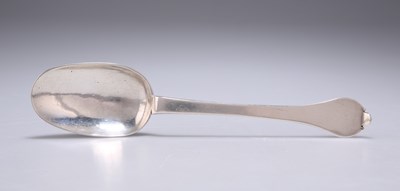 Lot 467 - A WILLIAM III SILVER TREFID SPOON