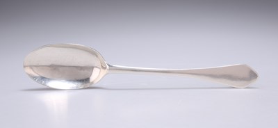 Lot 419 - A QUEEN ANNE SILVER DOG-NOSE TABLESPOON