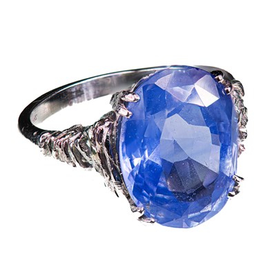 Lot 483 - A NATURAL CEYLON SAPPHIRE RING, EST. 10 CT.