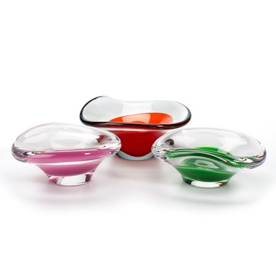 Lot 22 - VICKE LINDSTRAND FOR KOSTA, THREE FREE-FORM COLOURED AND CLEAR GLASS BOWLS, CIRCA 1950S