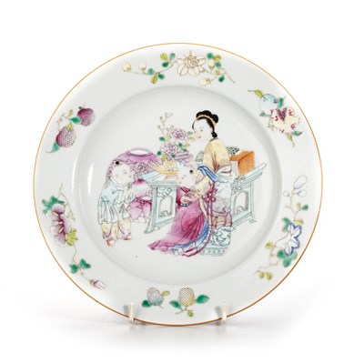 Lot 117 - A CHINESE FAMILLE ROSE DISH