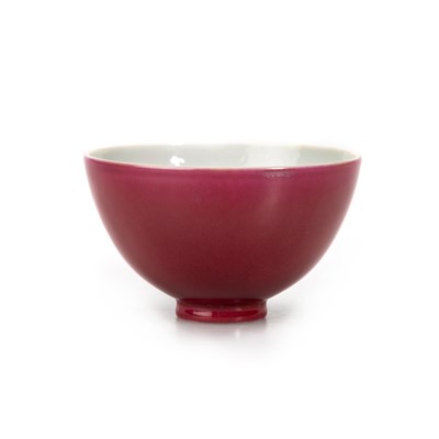 Lot 102 - A CHINESE RED-GLAZED TEA BOWL