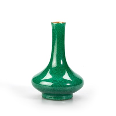 Lot 135 - A CHINESE GREEN CRACKLE-GLAZED VASE