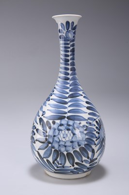 Lot 106 - A CHINESE BLUE AND WHITE VASE, YUHCHUNPING