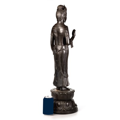 Lot 171 - A LARGE BRONZE FIGURE OF KANNON