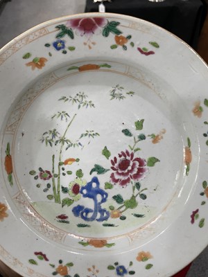 Lot 146 - AN 18TH CENTURY CHINESE FAMILLE ROSE DISH