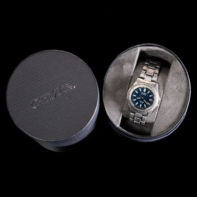 Lot 577 - A GENTS TITANIUM CITIZEN BRACELET WATCH