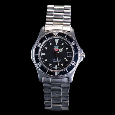 Lot 586 - A GENTS STEEL TAG HEUER 2000 BRACELET WATCH