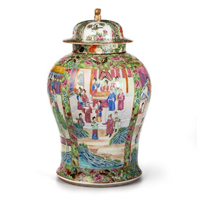 Lot 159 - A LARGE 19TH CENTURY CANTONESE FAMILLE ROSE VASE AND COVER