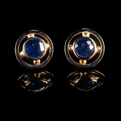 Lot 652 - A PAIR OF BI-COLOUR GOLD AND SAPPHIRE STUD EARRINGS