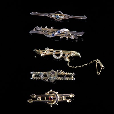 Lot 597 - FIVE 9 CARAT YELLOW GOLD EDWARDIAN GEM-SET BAR BROOCHES