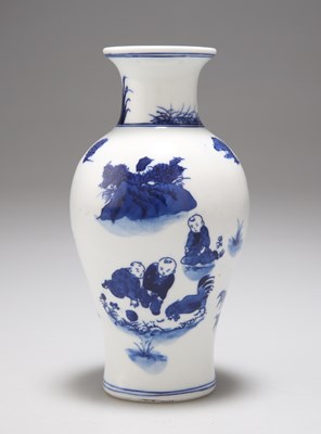 Lot 132 - A SMALL CHINESE KANGXI BLUE AND WHITE BALUSTER VASE