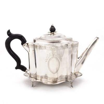 Lot 468 - A GEORGE III SILVER TEAPOT ON STAND