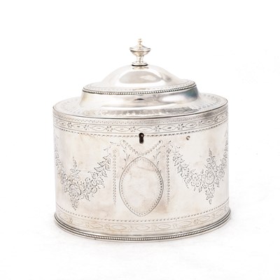 Lot 469 - A GEORGE III SILVER TEA CADDY