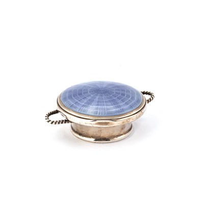 Lot 341 - A GEORGE V SILVER AND ENAMEL PILL BOX