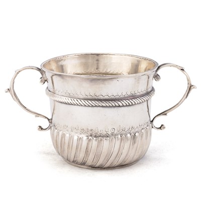 Lot 513 - A QUEEN ANNE SILVER PORRINGER