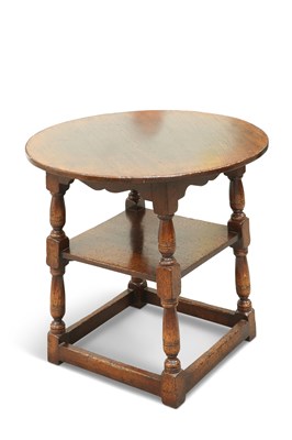 Lot 401 - A SIESTA OAK TAVERN TABLE, IN PERIOD STYLE