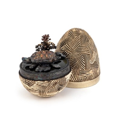 Lot 300 - STUART DEVLIN: AN ELIZABETH II SILVER-GILT SURPRISE EGG