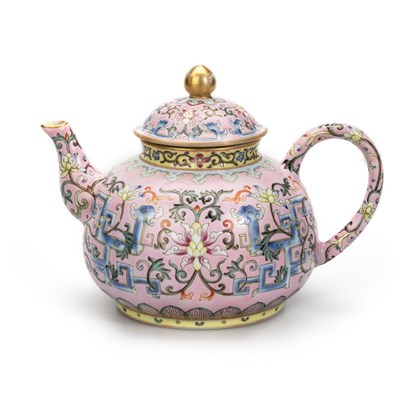 Lot 113 - A CHINESE FAMILLE ROSE TEAPOT