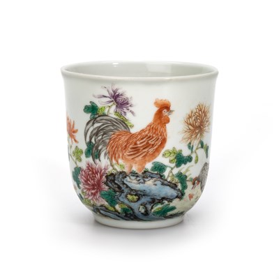 Lot 131 - A CHINESE FAMILLE ROSE 'CHICKENS' CUP