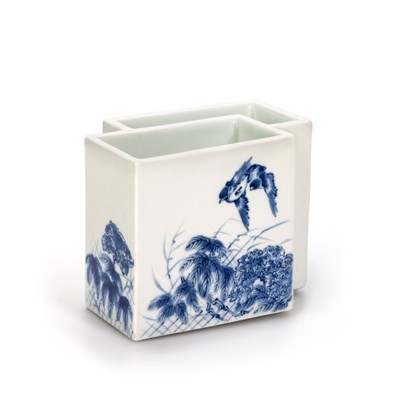 Lot 178 - A CHINESE BLUE AND WHITE BRUSH POT