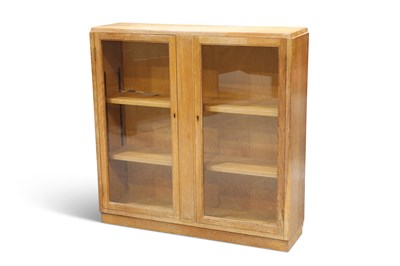 Lot 751 - A GORDON RUSSELL OAK BOOKCASE