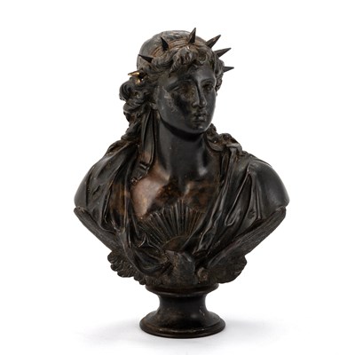 Lot 624 - A 19TH CENTURY BRONZE BUST OF LIBERTY