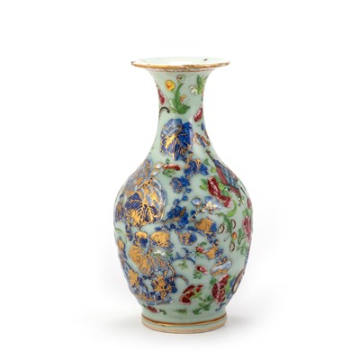 Lot 129 - A PAIR OF CANTONESE FAMILLE ROSE VASES, 19TH CENTURY