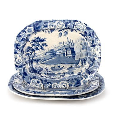 Lot 42 - AN BLUE TRANSFER-PRINTED PEARLWARE 'RUSSIAN PALACE' PATTERN PARTIAL DINNER SERVICE