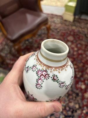 Lot 121 - A CHINESE FAMILLE ROSE CRACKLE-GLAZE VASE, 19TH CENTURY