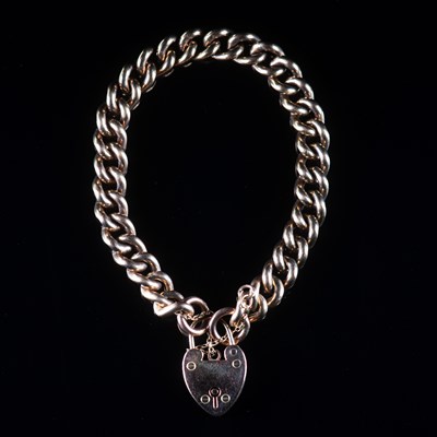 Lot 616 - A 9 CARAT GOLD CURB LINK BRACELET