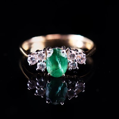 Lot 576 - AN 18 CARAT YELLOW GOLD EMERALD AND DIAMOND RING