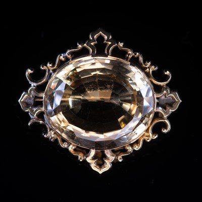 Lot 610 - A LARGE VICTORIAN CITRINE BROOCH