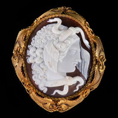 Lot 605 - A 19TH CENTURY SHELL CAMEO BROOCH