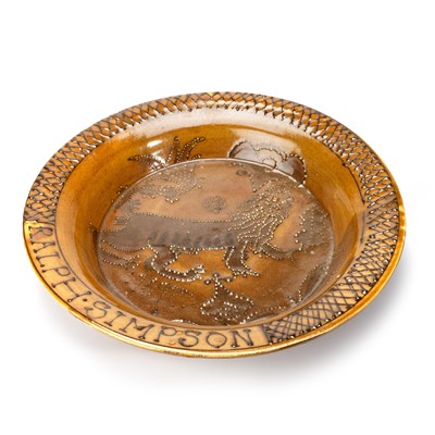 Lot 47 - A LARGE 17TH CENTURY STYLE SLIPWARE DISH, AFTER THE ORIGINAL BY RALPH SIMPSON