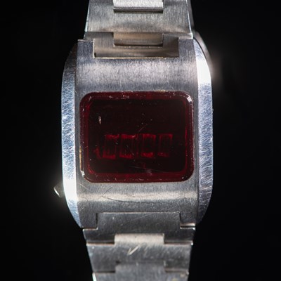 Lot 495 - A SAMSUNG LED WATCH