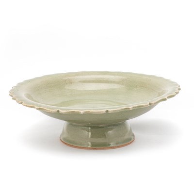 Lot 117 - A LARGE CHINESE CELADON DISH, QING DYNASTY