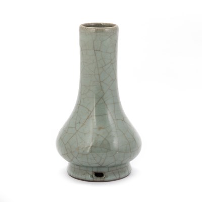 Lot 161 - A CHINESE GUAN-TYPE VASE