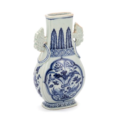 Lot 153 - A CHINESE BLUE AND WHITE VASE