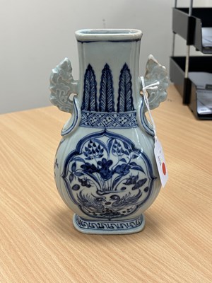 Lot 153 - A CHINESE BLUE AND WHITE VASE