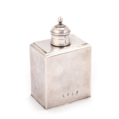 Lot 468 - A QUEEN ANNE SILVER TEA CADDY