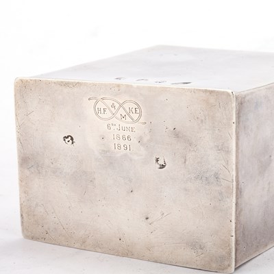 Lot 468 - A QUEEN ANNE SILVER TEA CADDY